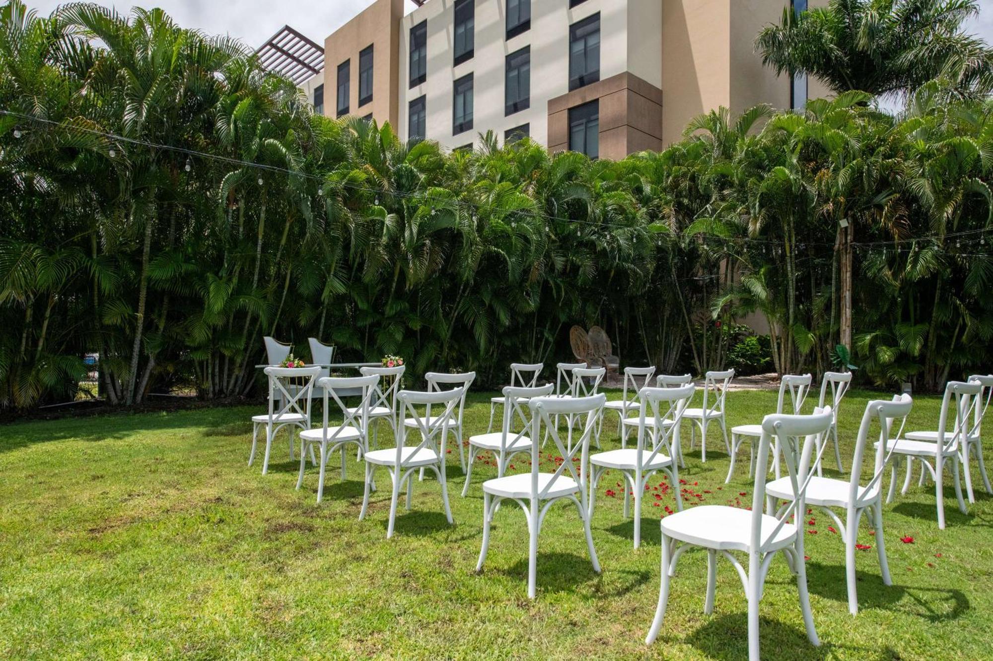 Hilton Garden Inn Guanacaste Airport Либерия Экстерьер фото
