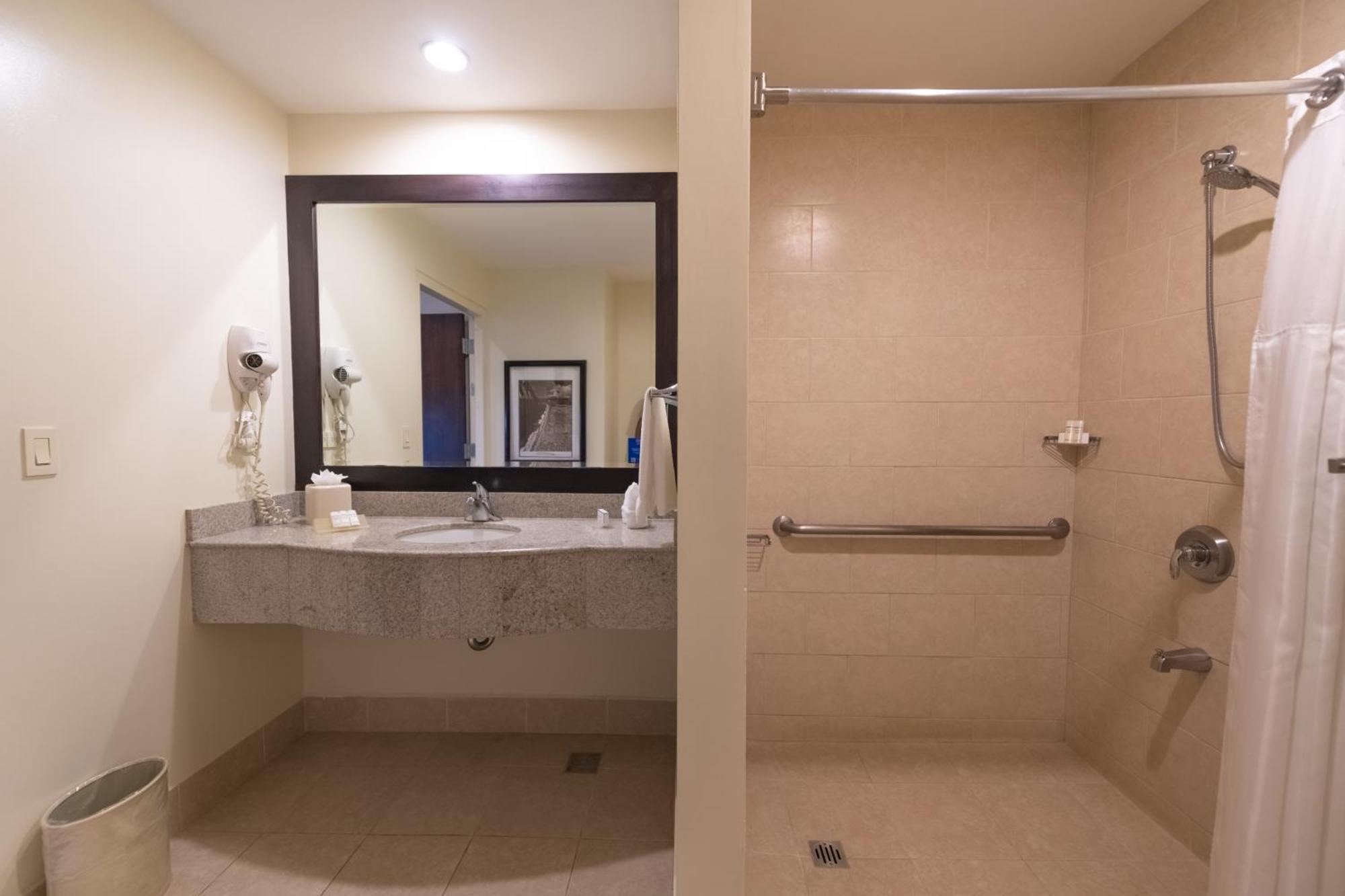Hilton Garden Inn Guanacaste Airport Либерия Экстерьер фото